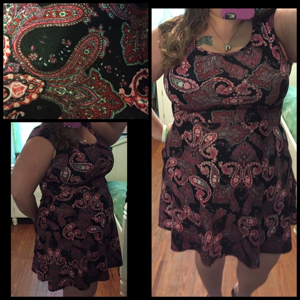 Beautiful paisley skater dress NEW L large